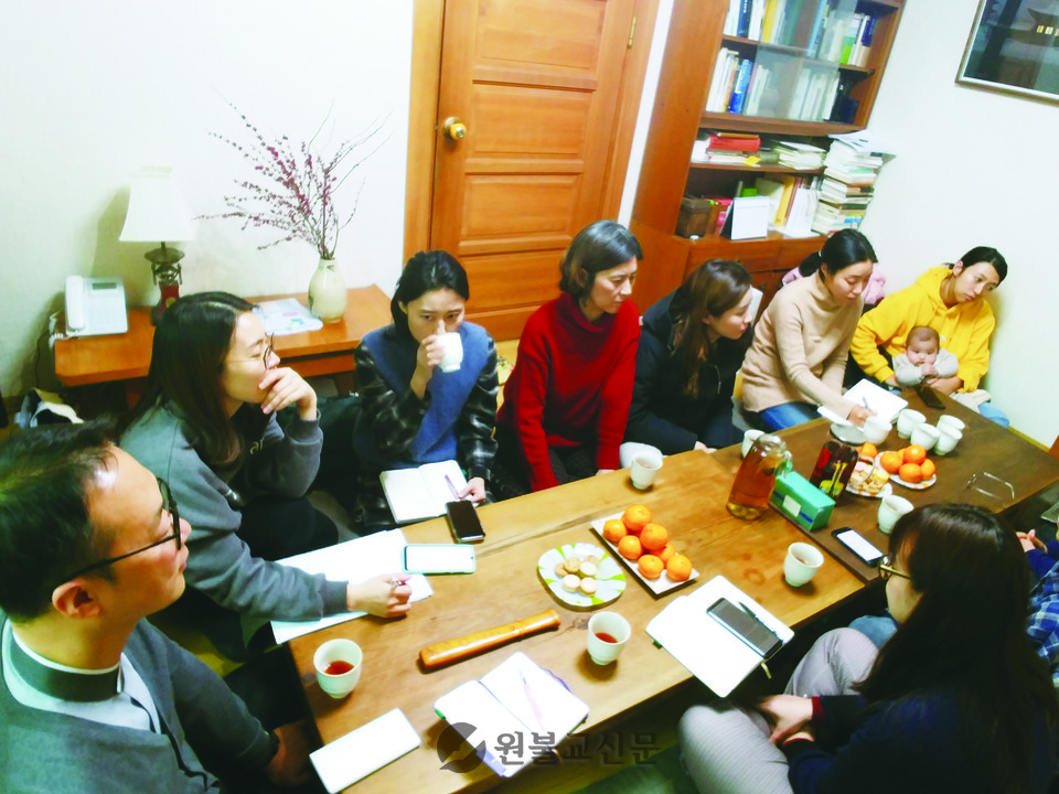 월 1회 모임 공부를 진행하고 있는 미인회, 당시 김제원 교무와 시작해 지금은 박세훈 교무가 이어가고 있다.