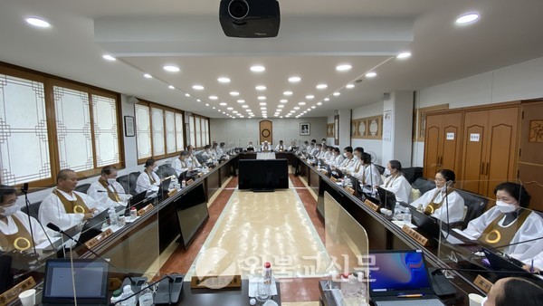 제250호 긴급임시수위단회가 22일 중앙총부 수위단회의실에서 열렸다.