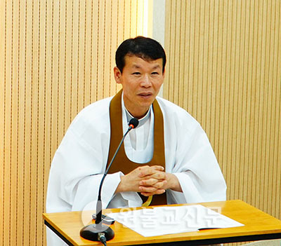 전북교구 교리학교에서 전흥진 교무가 ‘상시훈련의 체질화’를 주제로 8강을 이어간다.