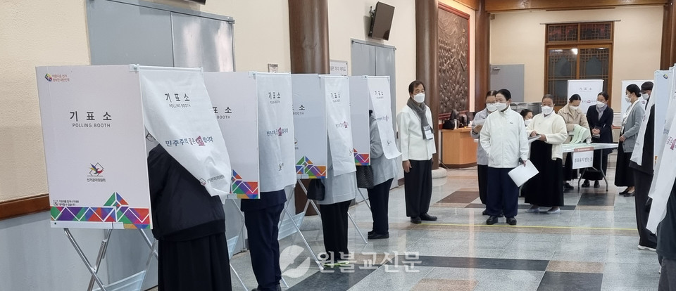 정수위단원 투표일인 18일 오전 8시에서 오후 5시까지 반백년기념관에서 현장투표가 진행됐다.