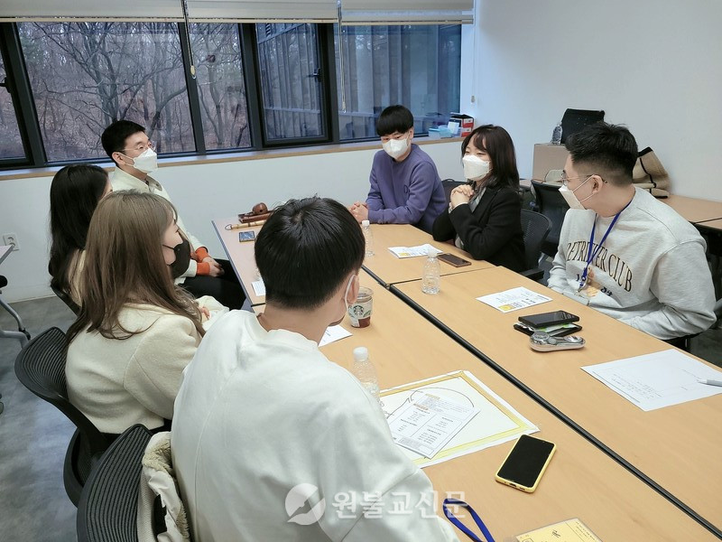 강남지구 청년연합법회가 성황리에 개최, 청년교화의 희망을 당겼다.