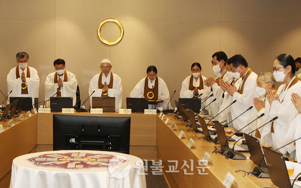 수위단원들이 서울에서 1박 2일 연찬회를 통해 혁신에 대한 연구토론을 이어갔다.