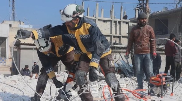세계각국에서  튀르키예․시리아 대지진으로 발생한 난민들에게 도움의 손길을 보내고 있다.