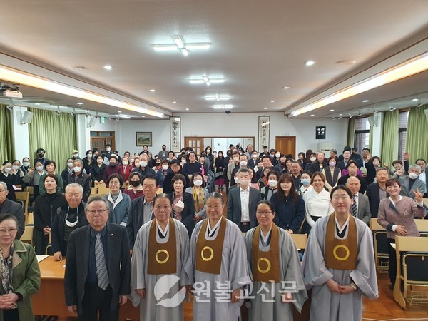 일원가족 초대법회에 150여 명의 일원가족이 모여 제주교당을 법열로 가득 채웠다.