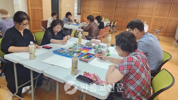 6월 25일 부산교당에서 열린 미술치료 프로그램.