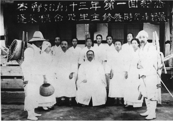 교법을 제정한 봉래정사 시절 시봉진의 실경, 원기13년(1928) 익산총부에서 촬영